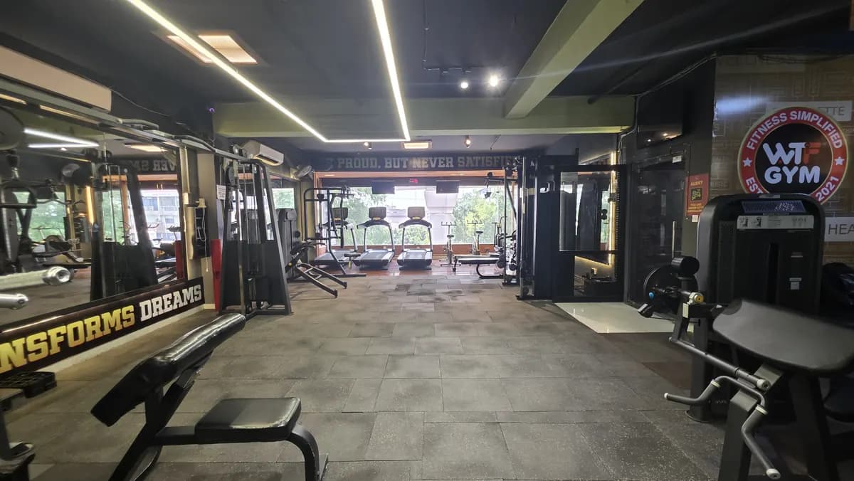 Anand Vihar, Delhi: a WTF gym floor