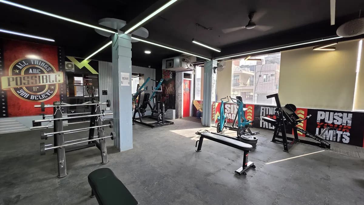 Shalimar Garden, Ghaziabad: a WTF gym floor