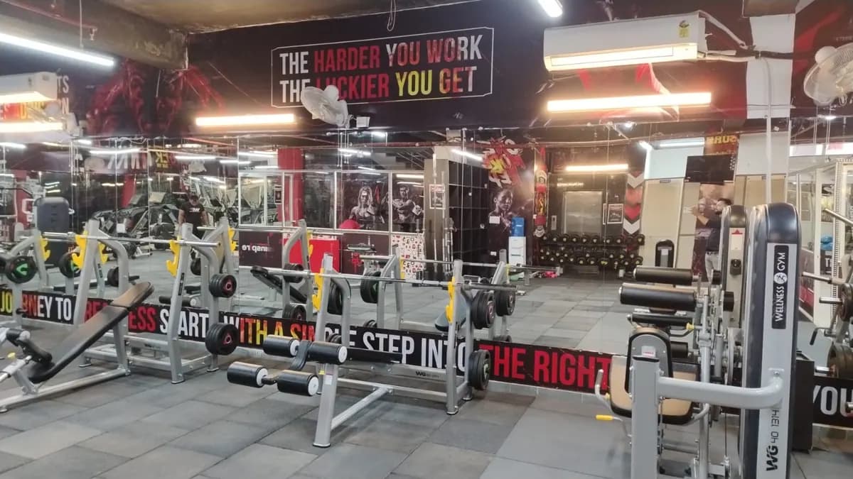 Sector 122, Noida: a WTF gym floor
