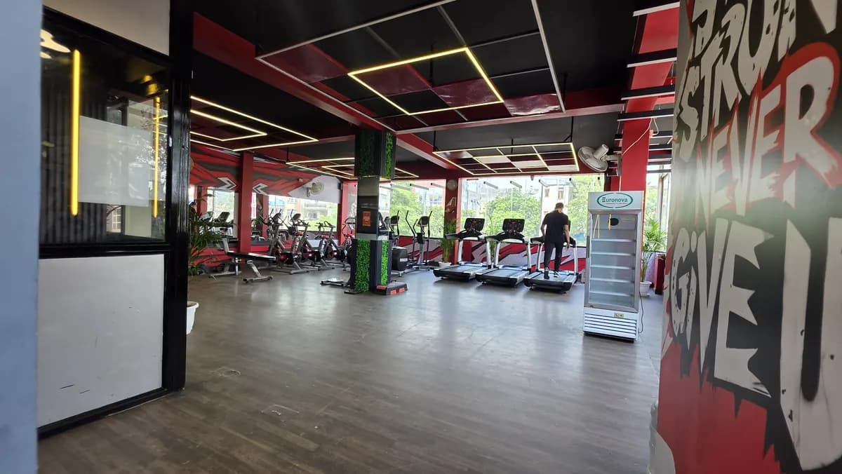 Mayur Vihar Phase 3, Delhi: a WTF gym floor