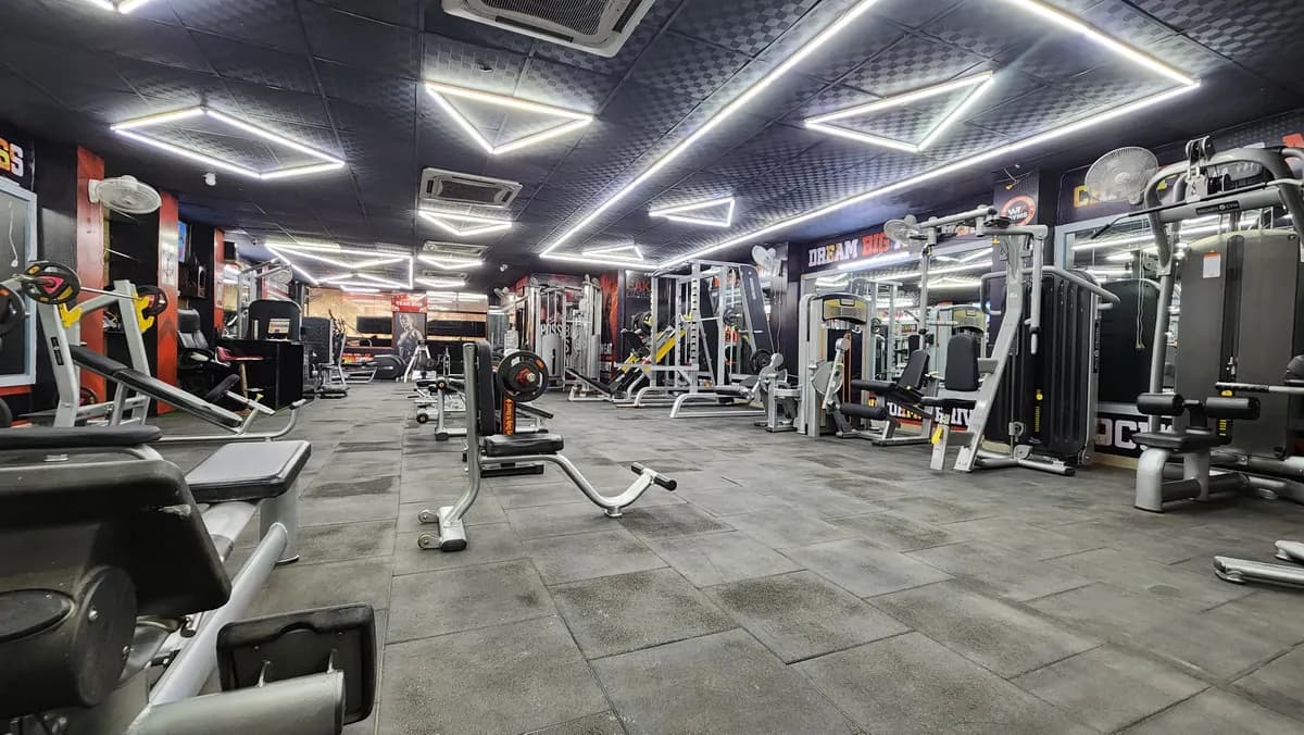 Rohini Sector 24, Delhi: a WTF gym floor